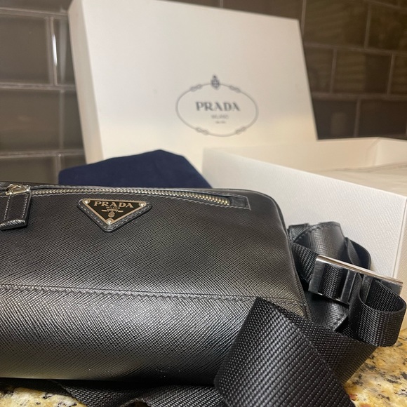 PRADA
Saffiano Leather Cross-body Bag
Item No. 2VH063 - Picture 4 of 5